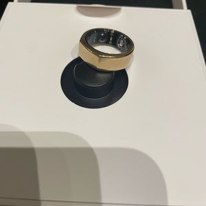 Oura Ring in gold size 8